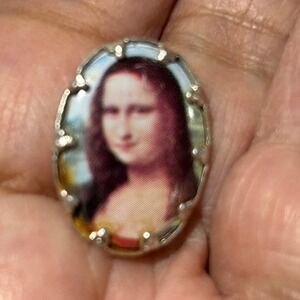 Mona Lisa Portrait Brooch Gold‎ Tone Vintage Hong Kong Pin Leonardo Da Vinci